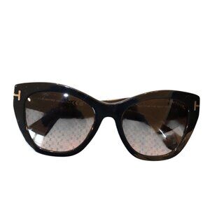 Tom Ford Womens Cat-Eye Black Sunglasses With Gradient Lenses Made In Italy
